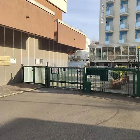 Bilocale Colonie, Con Patio Fronte Mare E Garage Ρίμινι